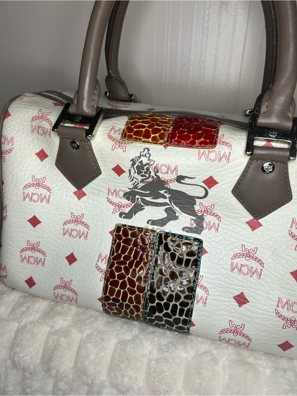 MCM Limited Edition “Princess Lion” Visetos Boston Bowler Bag - Picture 4 of 16